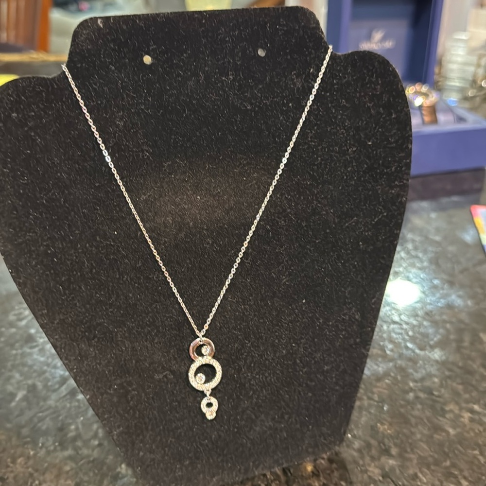 9 inch Swavorski silver necklace excellant condition